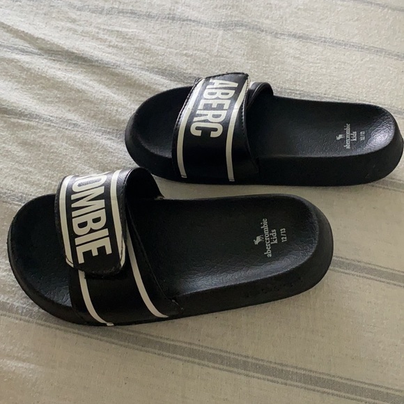 Abercrombie kids slides. Size 12/13 - Picture 5 of 7